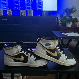 Jordan 1 Mid White Gold